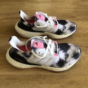 ADIDAS Ultraboost 22 Sneaker - NWT